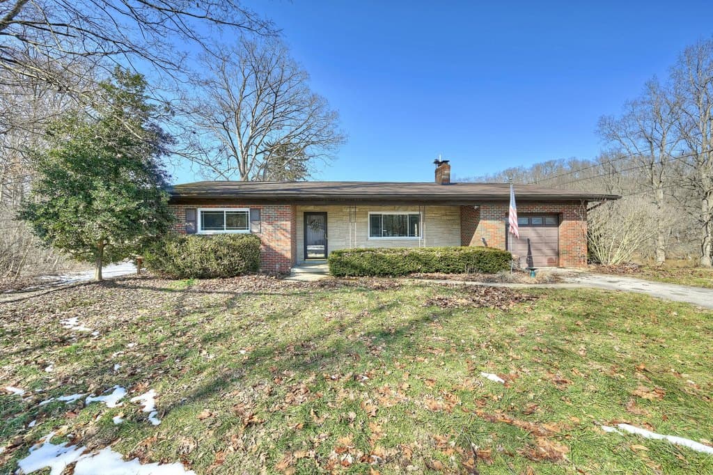 3 bedroom house for sale at 118 Riverside Dr Butler - $265,000