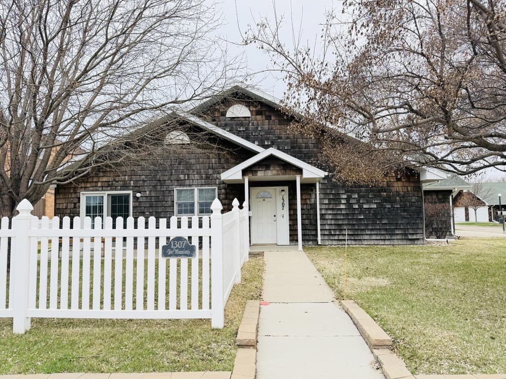 2 bedroom townhouse for sale at 1307 N Dakota St Apt 1 Aberdeen - $314,900