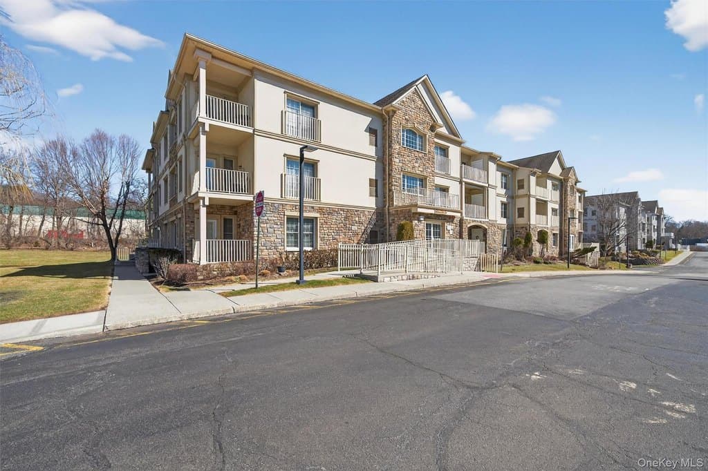 2 bedroom condo for sale at 28 N DE Baun Ave Unit 304 Airmont - $550,000