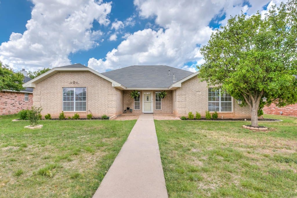 3 bedroom house for sale at 4929 Royal Oak Dr San Angelo 76904 - $330,000