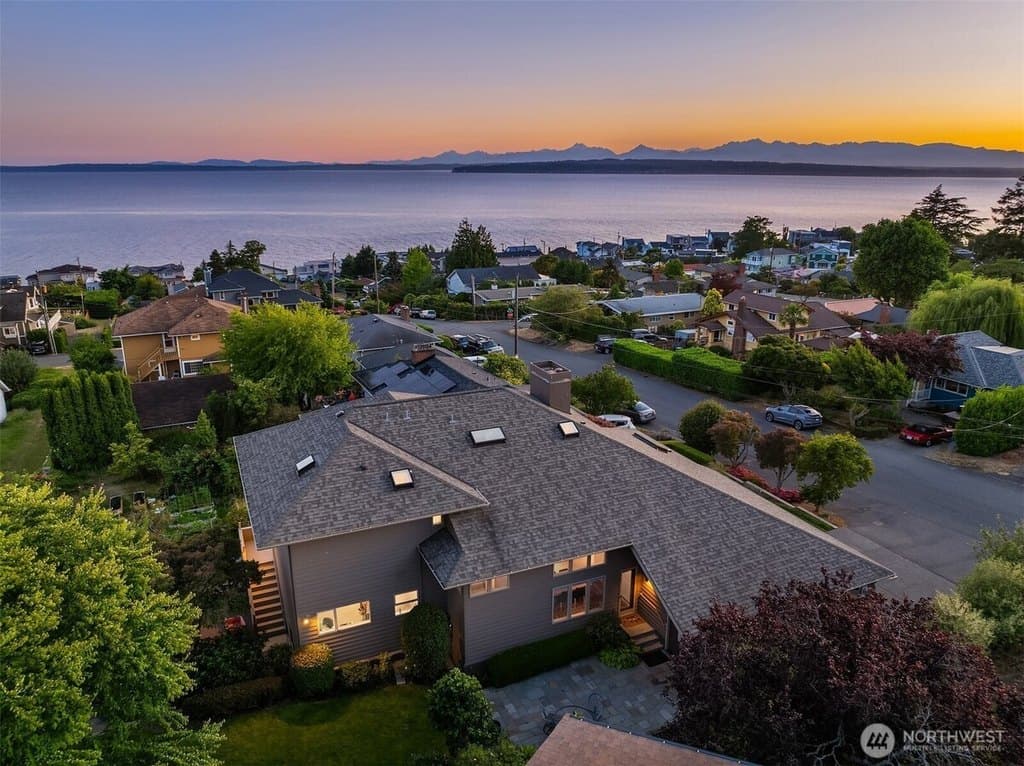 5 bedroom house for sale at 2337 NW 194th Pl Shoreline 98177 - $1,749,000