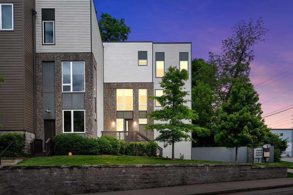 4 bedroom townhouse for sale at 2711 Biloxi Ave Berry Hill - $709,000