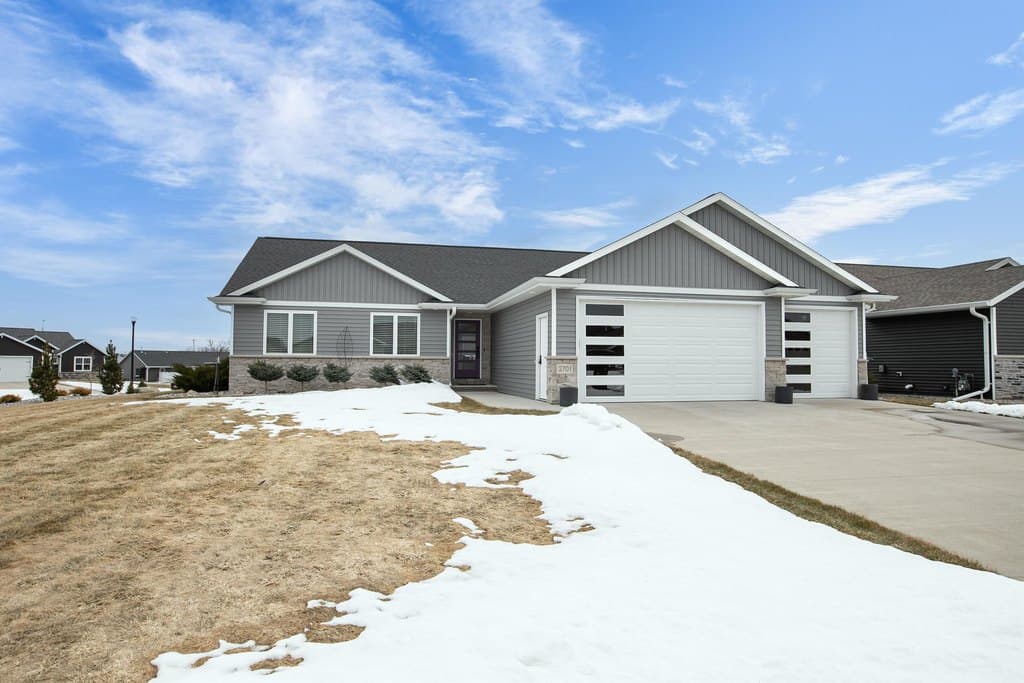 3 bedroom house for sale at 2701 W Fallen Oak Dr Appleton - $514,900