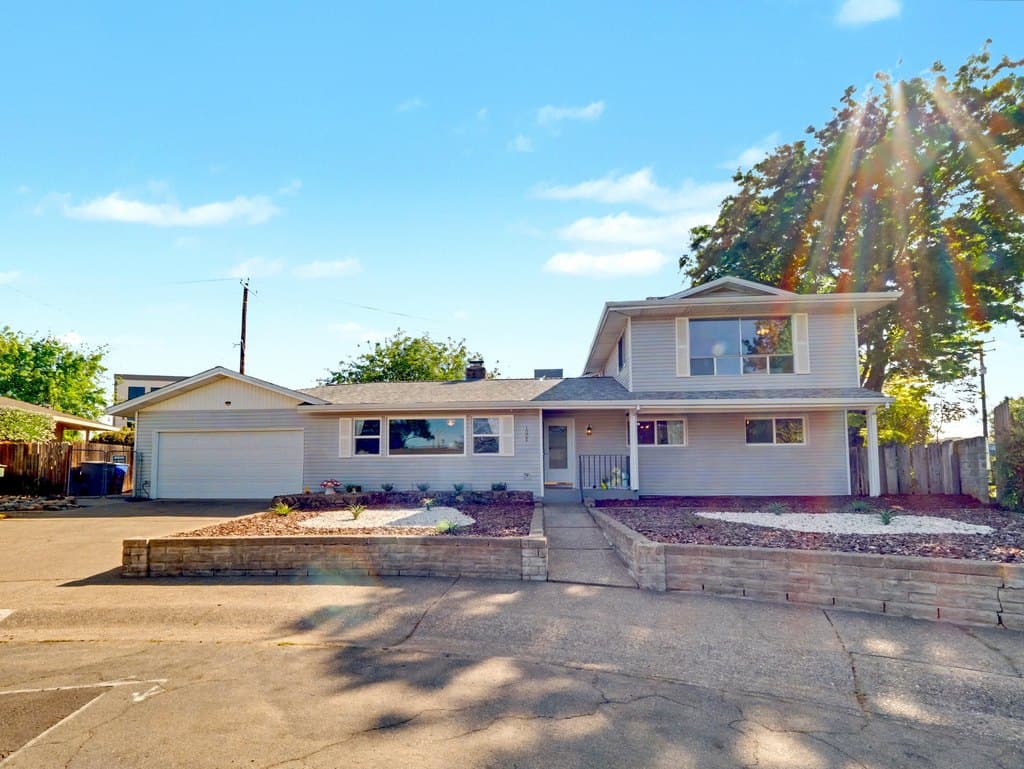 4 bedroom house for sale at 1005 Grissom Ct Redding 96002 - $399,000