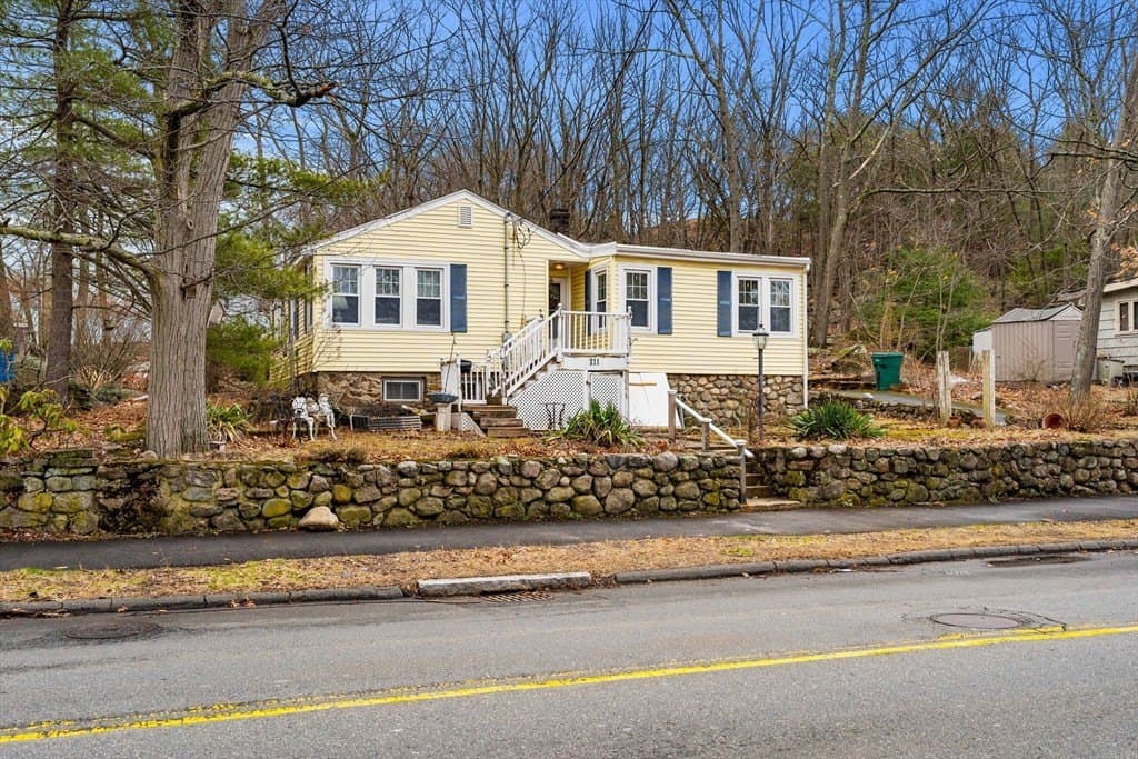 2 bedroom house for sale at 111 Den Quarry Rd Lynn 01904 - $499,000