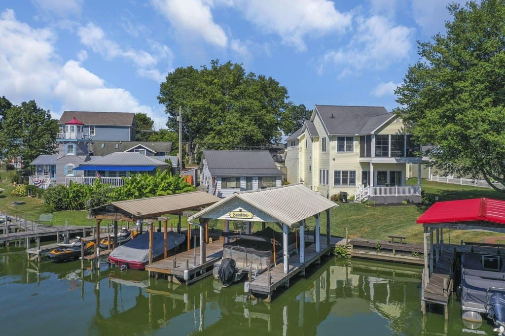 3 bedroom house for sale at 40 Beacon Light Ln Buckeye Lake - $795,000