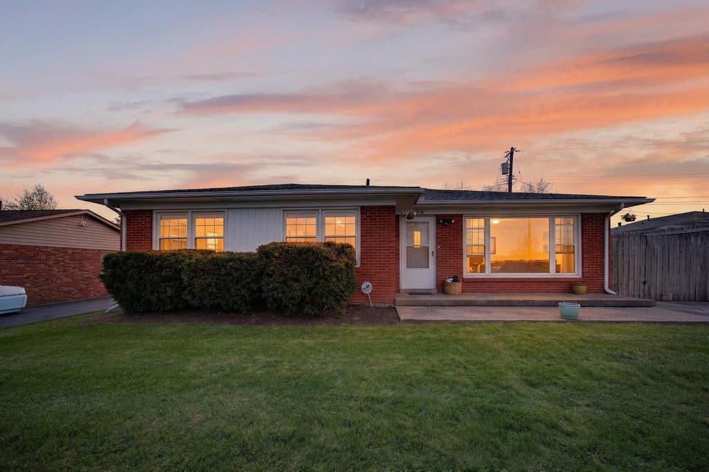 3 bedroom house for sale at 596 Bishop Dr Lexington - $279,900