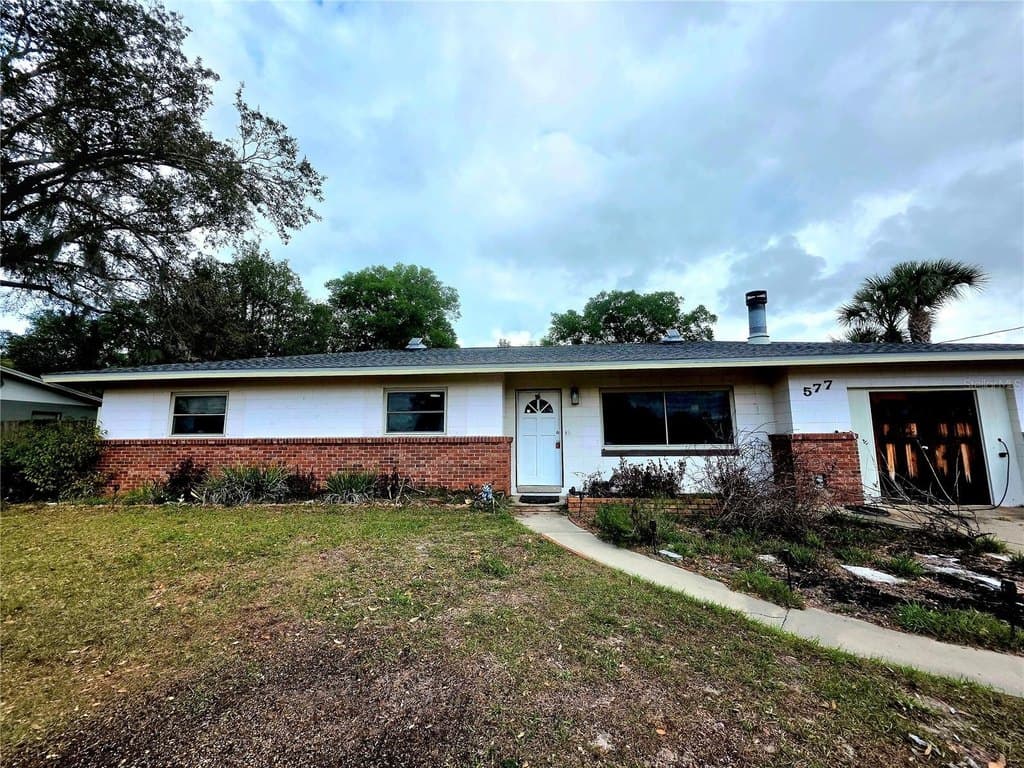 4 bedroom house for sale at 577 Parkdale Ct DeLand 32724 - $210,000