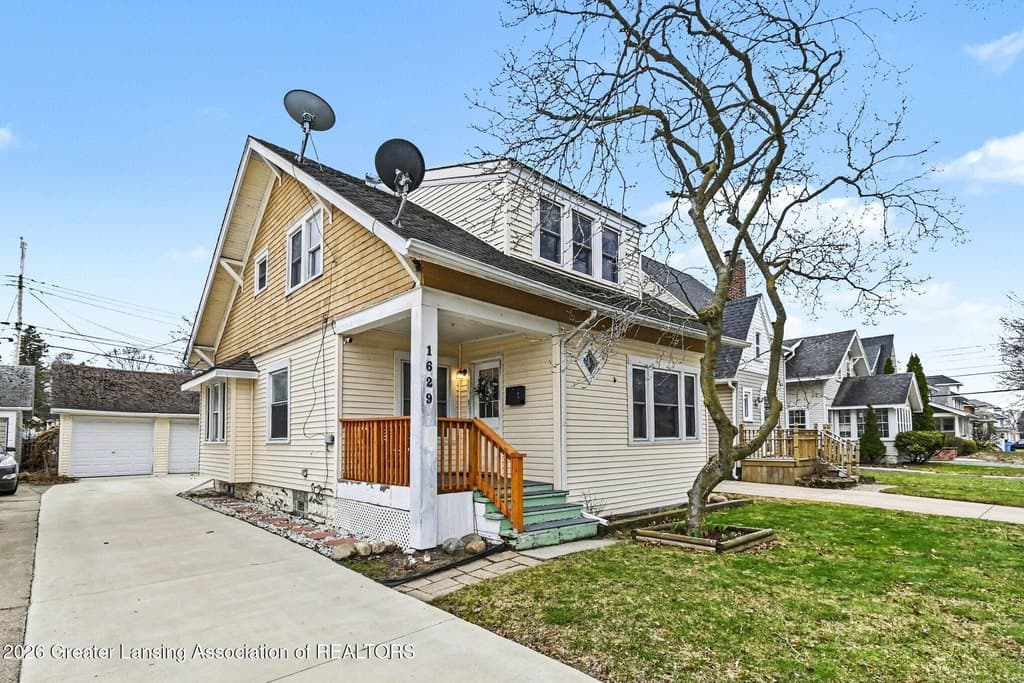3 bedroom house for sale at 1629 N Genesee Dr Lansing - $209,900