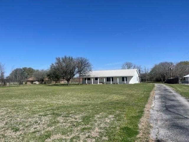 4 bedroom house for sale at 1411 Fox Ln Burleson - $340,000