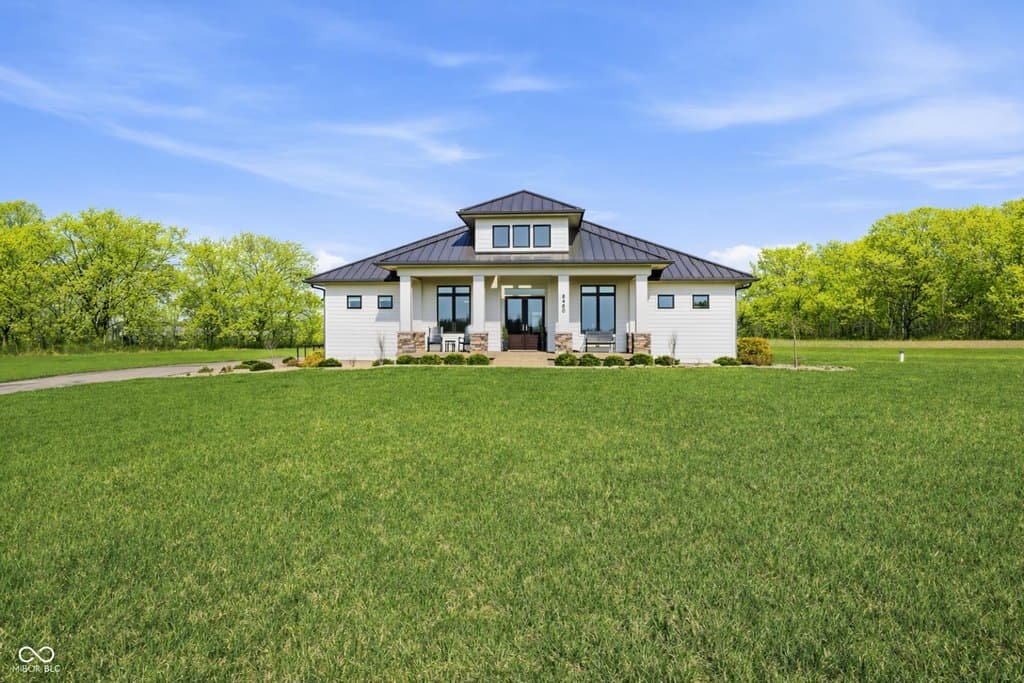 4 bedroom house for sale at 8460 Hunt Club Rd Zionsville 46077 - $2,099,900