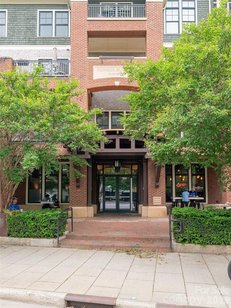 condo for sale at 190 Broadway St Apt 310 Asheville - $280,000