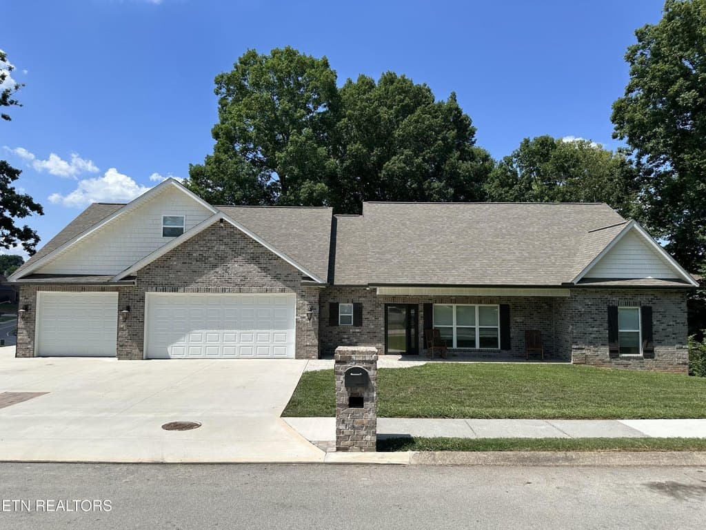 5 bedroom house for sale at 2310 Argonne Dr Maryville 37804 - $729,900