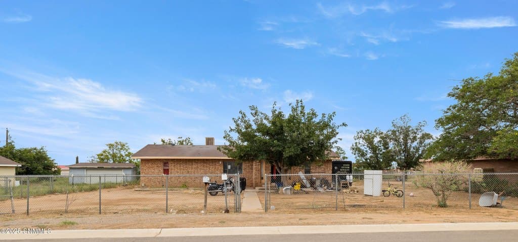 3 bedroom house for sale at 9229 Higgins Ln Butterfield Park - $160,000