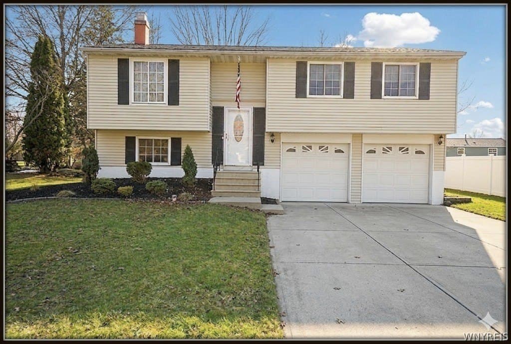 3 bedroom house for sale at 3576 Connie Trl Blasdell - $287,770