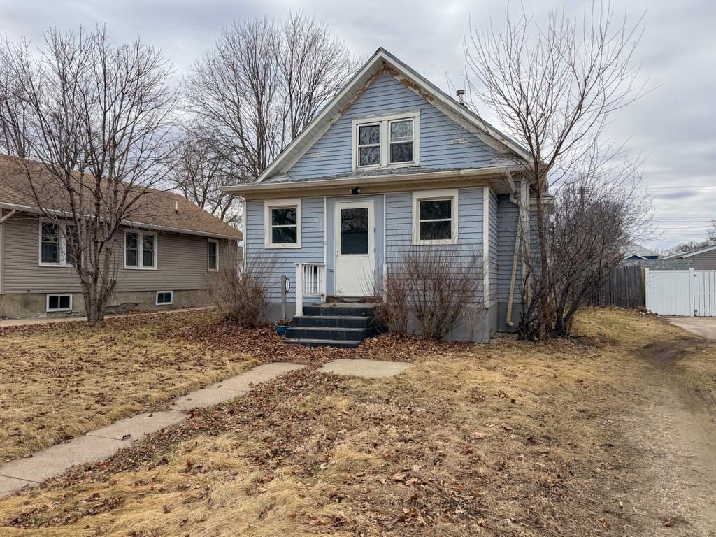 2 bedroom house for sale at 931 Beach Ave SE Huron 57350 - $149,900