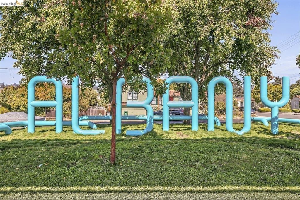 1 bedroom condo for sale at 848 Stannage Ave Apt 11 Albany - $595,000