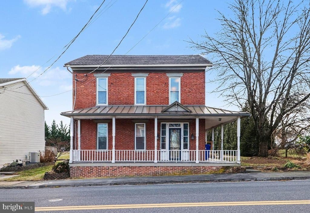 3 bedroom house for sale at 153 E Main St Arendtsville - $294,000