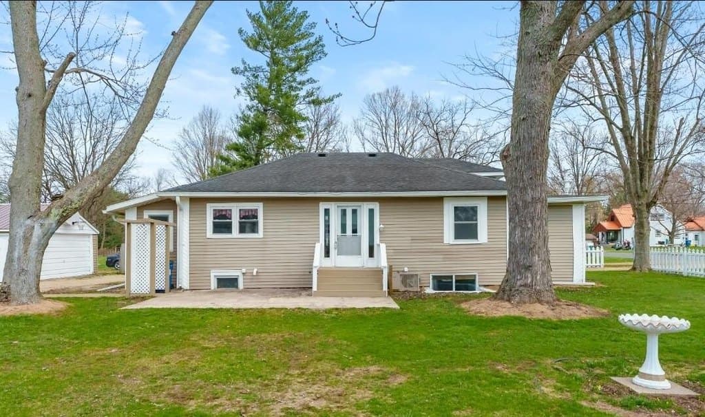 2 bedroom house for sale at 5171 N 20th St Kalamazoo - $256,000