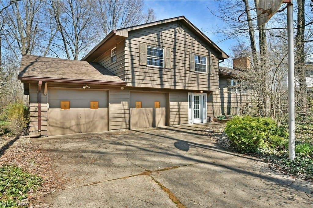 3 bedroom house for sale at 8391 Squires Ln NE Howland Center 44484 - $195,000