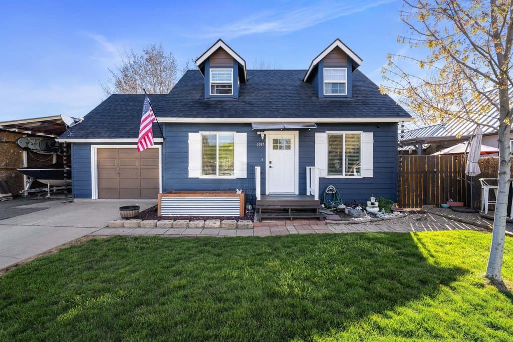 3 bedroom house for sale at 1037 Vista Dr Grants Pass 97527 - $330,000
