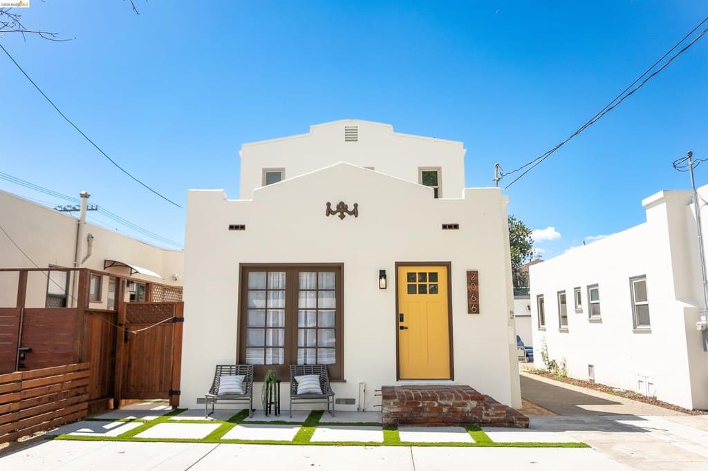 2 bedroom house for sale at 2066 Encinal Ave Alameda - $895,000