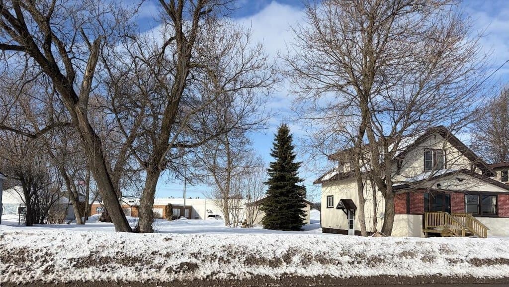 3 bedroom house for sale at 715 E Easterday Ave Ste Marie Sault Ste Marie 49783 - $178,500