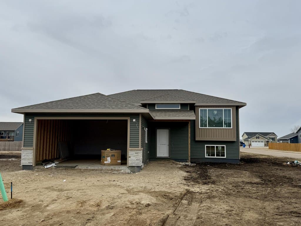 2 bedroom house for sale at 305 Audra Dr Aurora - $329,900