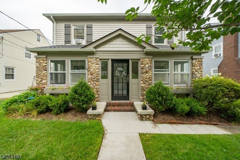 4 bedroom house for sale at 210 Kings Rd Madison 07940 - $899,000