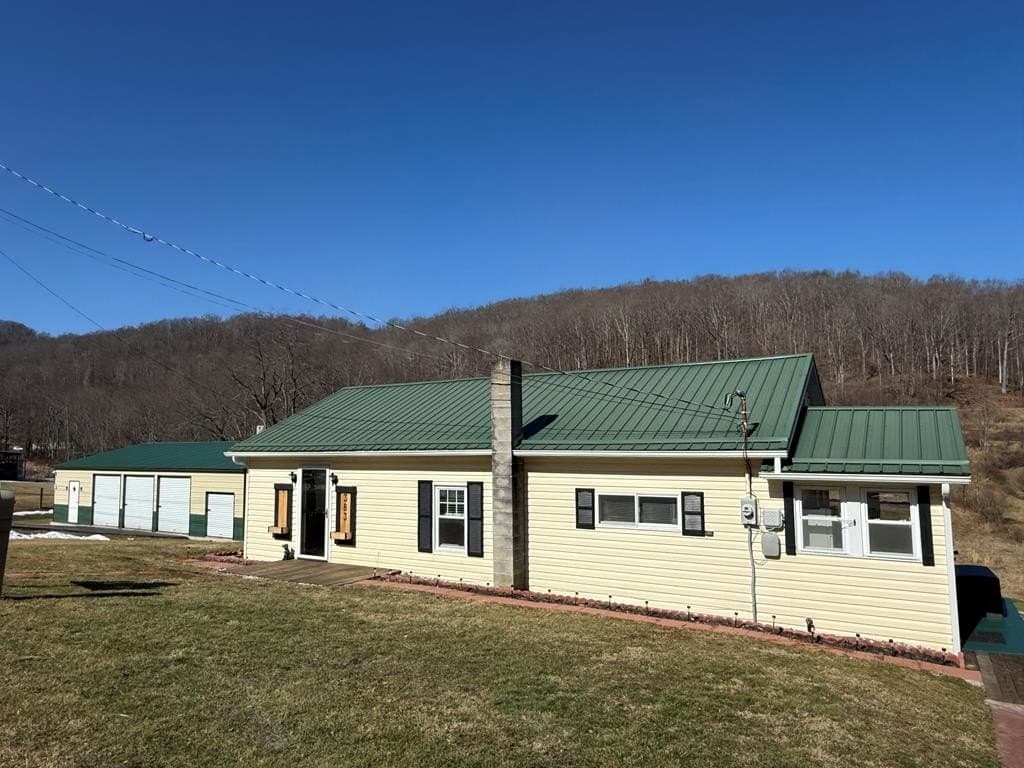 2 bedroom house for sale at 383 Creasey Rd Abbs Valley - $184,900
