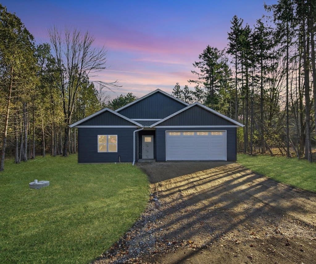 3 bedroom house for sale at 937 Huffman Rd Biron - $349,900
