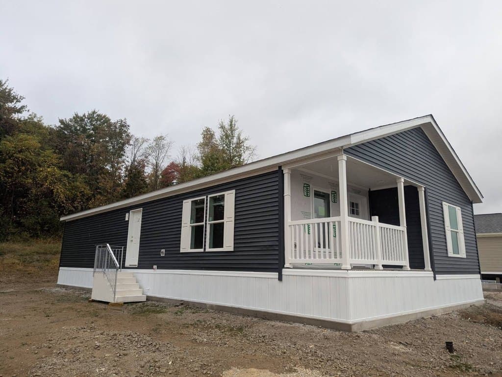 3 bedroom mobile home for sale at 12530 Kinsman Rd Lot 8 Burton - $199,000