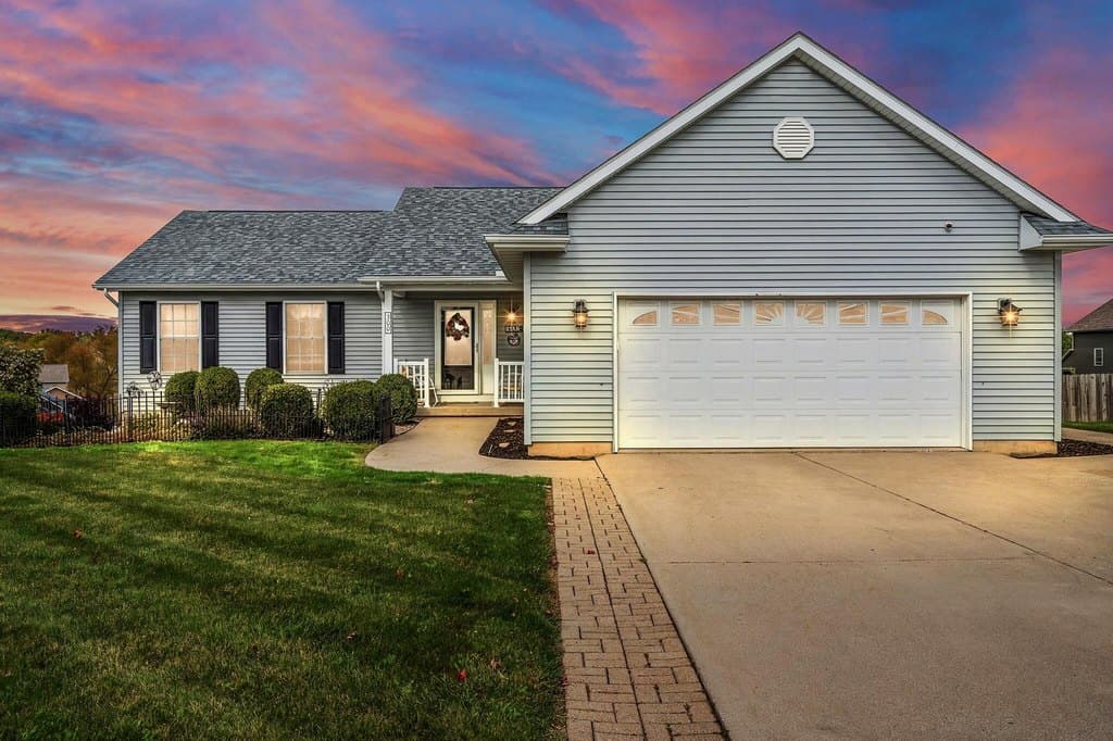 3 bedroom house for sale at 300 W 126th Pl Crown Point 46307 - $399,900