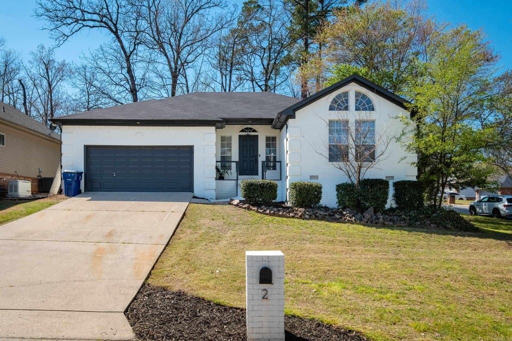 3 bedroom house for sale at 2 Green Oaks Cv Maumelle 72113 - $299,900