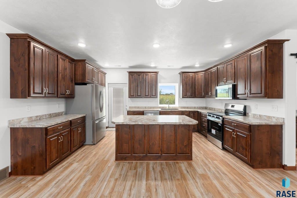 3 bedroom townhouse for sale at 961 Thomas Dr Centerville - $384,999