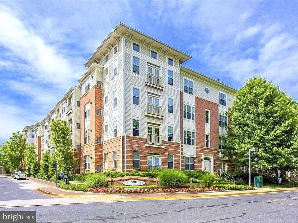 2 bedroom condo for sale at 9486 Virginia Center Blvd Unit 203 Vienna 22181 - $449,000