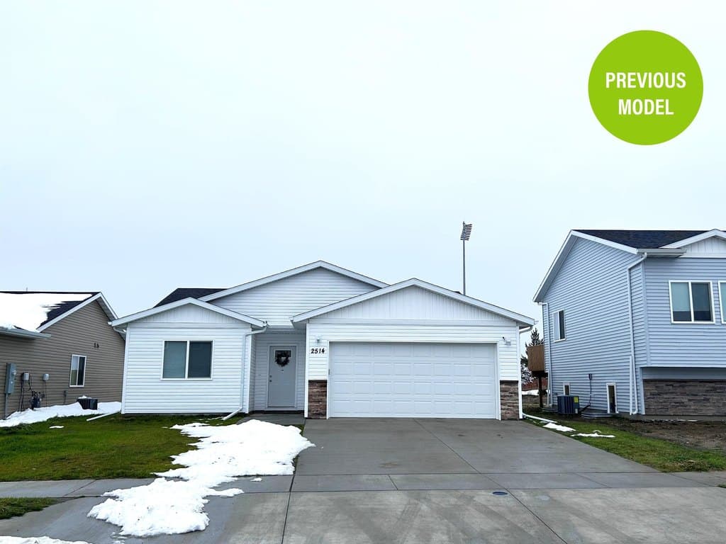 3 bedroom house for sale at 2228 23rd Ave SW Minot 58701 - $338,400