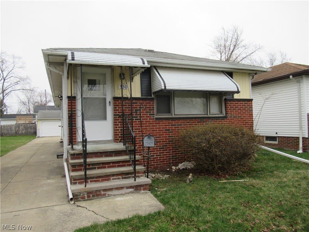 3 bedroom house for sale at 330 Paul St Bedford - $179,900