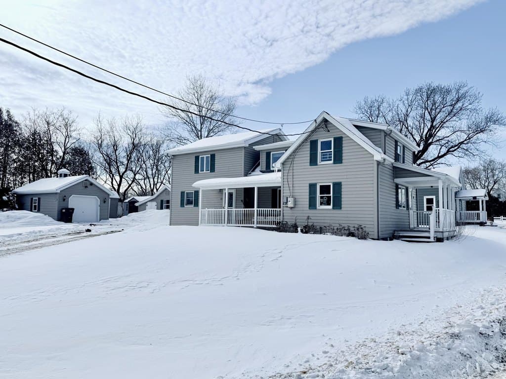 2 bedroom house for sale at 23 South St Champlain - $214,900