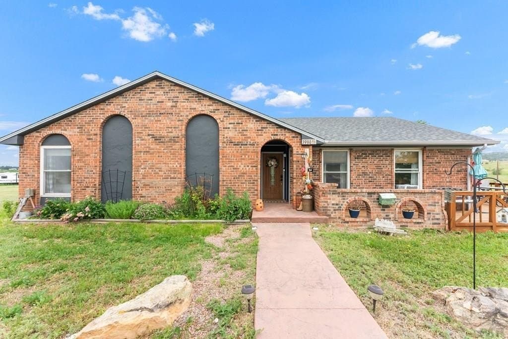 4 bedroom house for sale at 3980 E Colorado Blvd Colorado City - $490,000