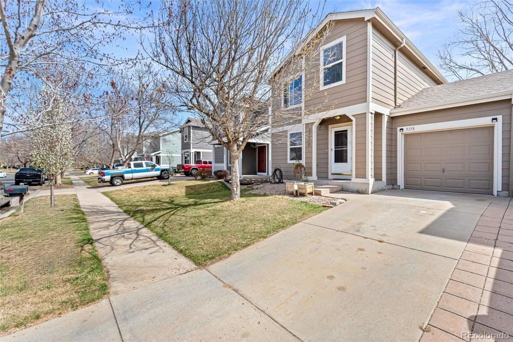 3 bedroom townhouse for sale at 5158 Goshawk St Brighton 80601 - $376,000