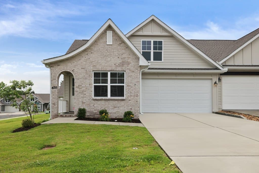 2 bedroom house for sale at 425 Multrees Pl Smyrna 37167 - $385,000