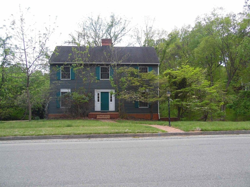 4 bedroom house for sale at 204 Fairway Dr Radford 24141 - $325,000