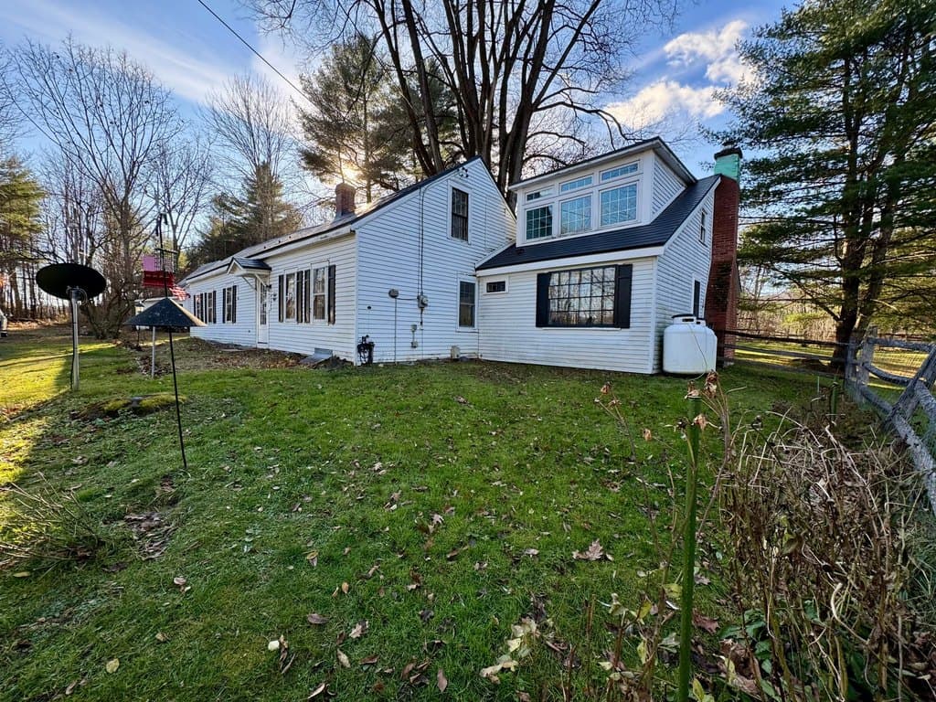 3 bedroom house for sale at 999 Upper Pln Bradford - $350,000