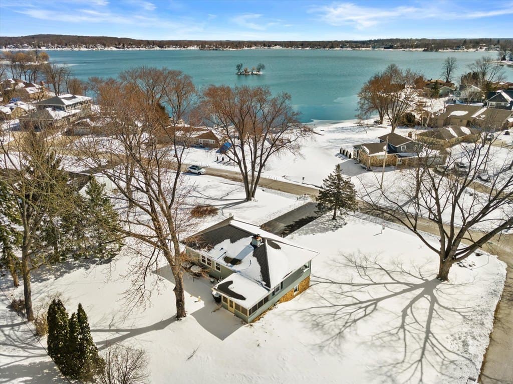 3 bedroom house for sale at W191S7367 Shore Ln Muskego 53150 - $499,900