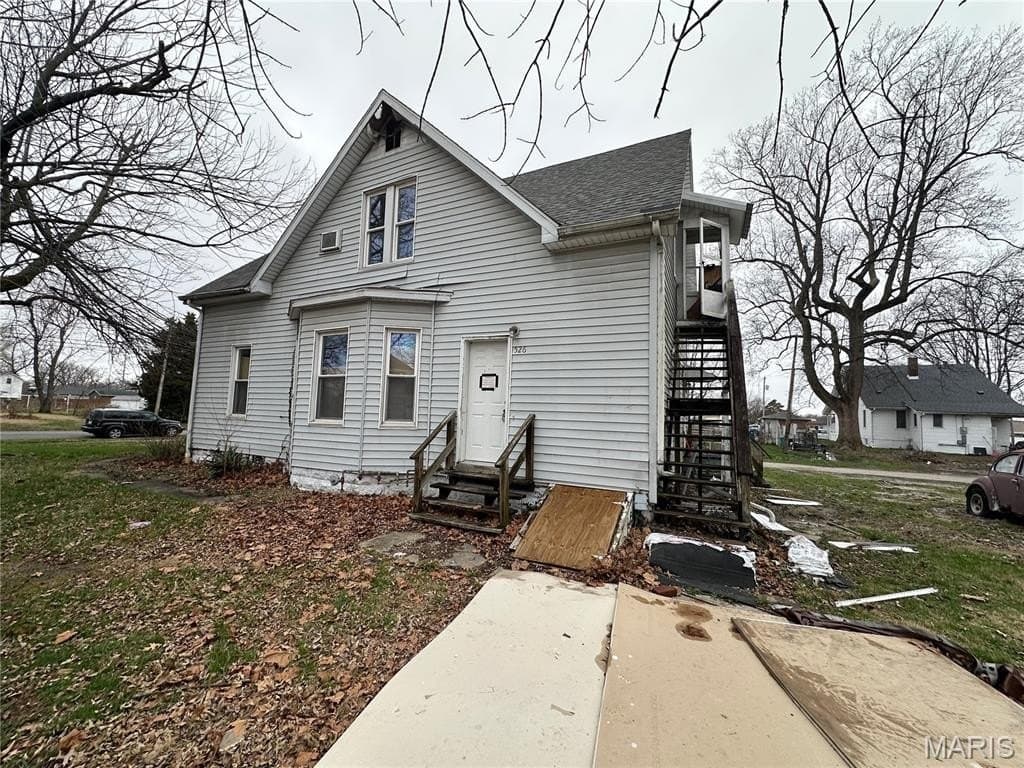3 bedroom house for sale at 526 W 4th St Centralia - $24,000