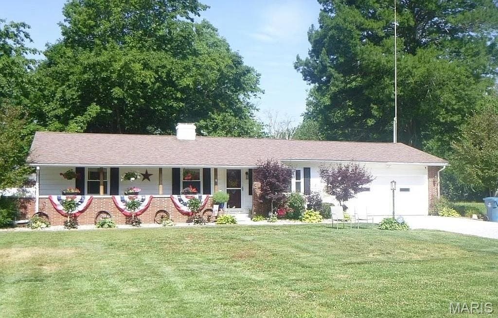 3 bedroom house for sale at 16 Edgewood Ln Centralia - $212,500
