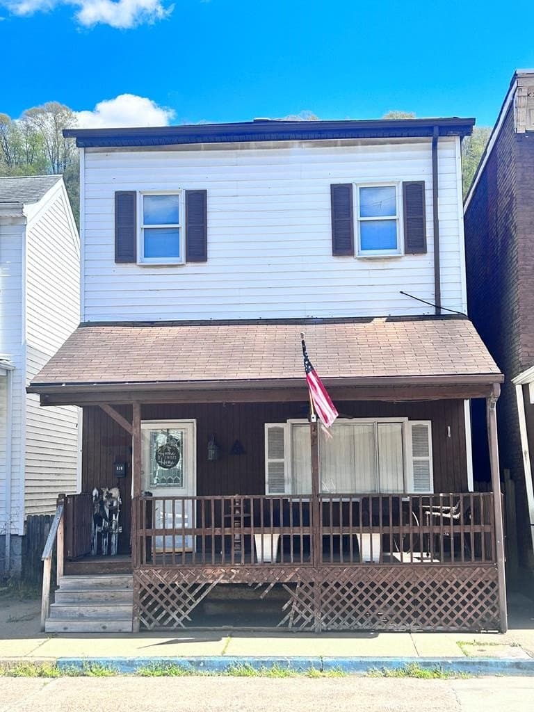 4 bedroom house for sale at 516 Main St Benwood - $39,900