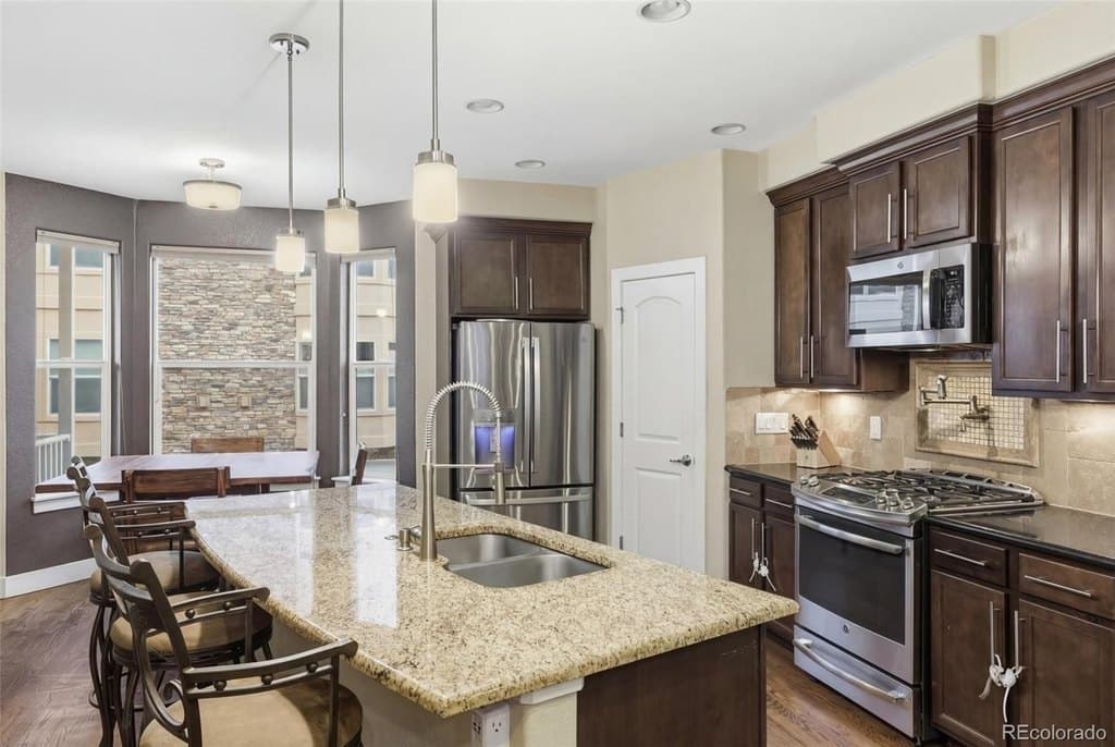 2 bedroom townhouse for sale at 829 N Vernon Dr Central City - $455,000