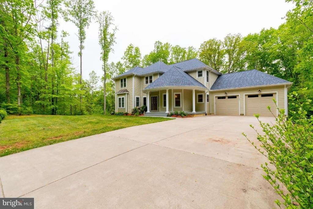 4 bedroom house for sale at 11601 Macfaden Dr Lake Wilderness 22551 - $649,900